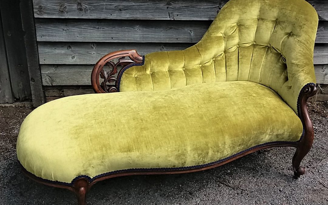 Buttoned Chaise Longue