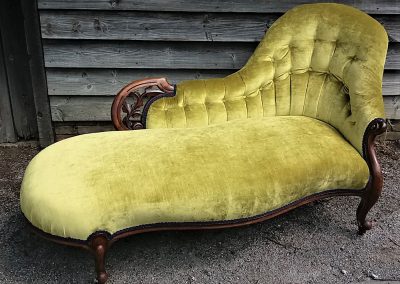 Buttoned Chaise Longue